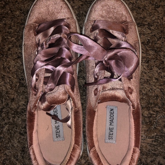 Mauve Velvet Steve Madden Sneakers - Picture 2 of 4